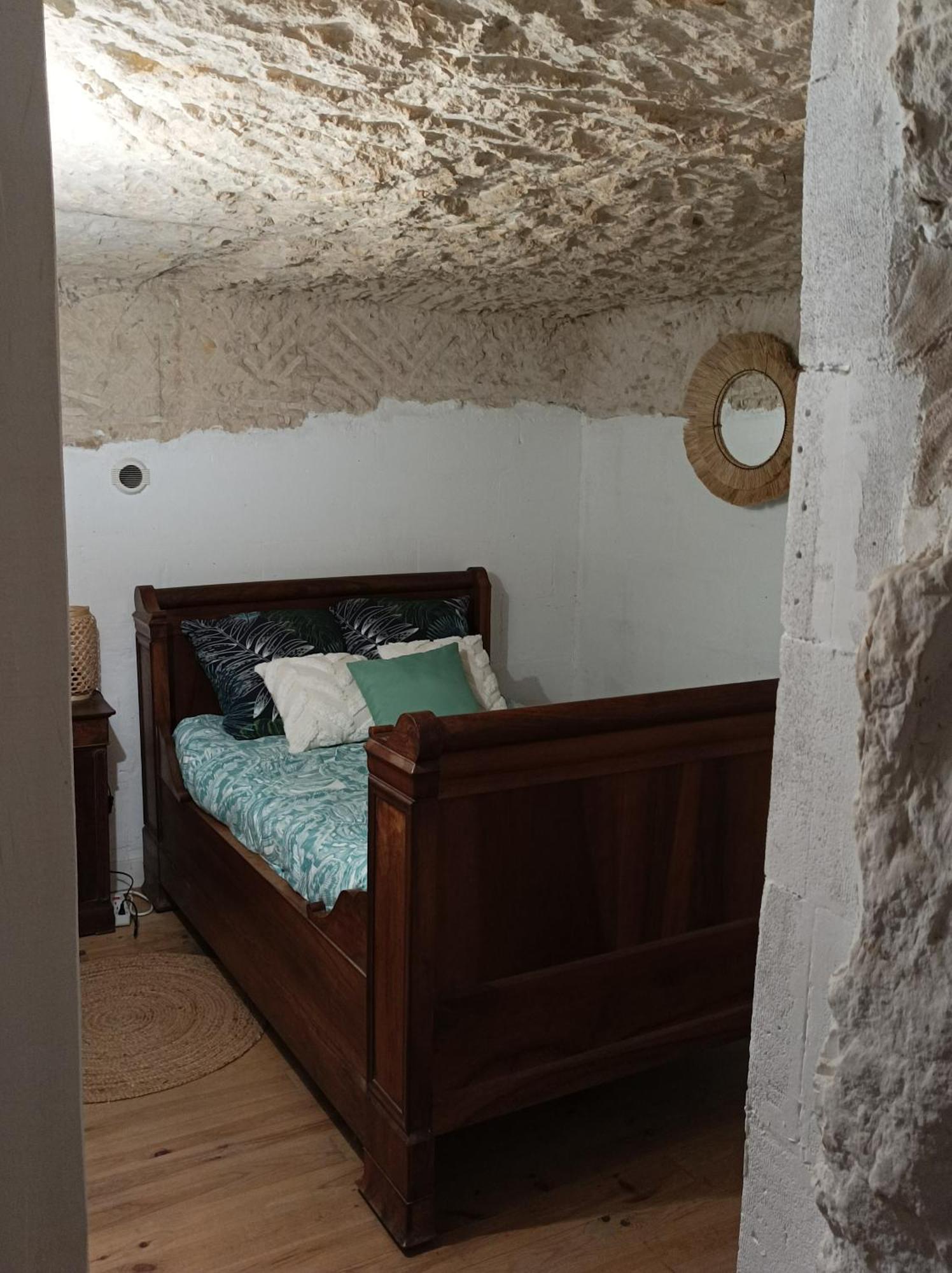 Gite Des Perreyeurs - Maison Troglodyte Avec Vue Sur Loire Монтзоро Экстерьер фото